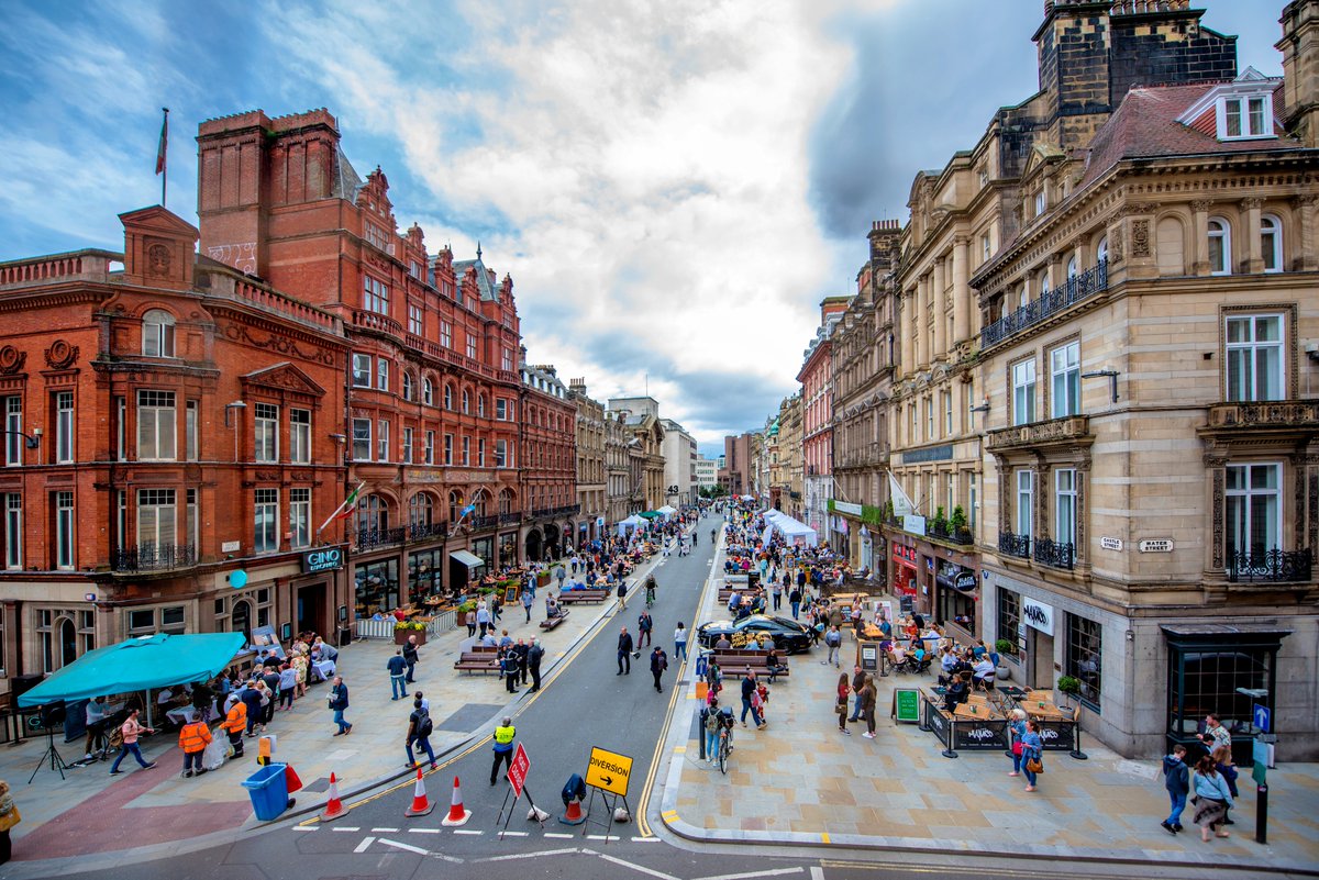 Celebrating Castle Street! 🍽️

<a href="/castlestreetlpl/">Castle Street</a> will come alive on Sunday 6 August with everything from chef demos to cocktail creations, performances &amp; special offers from restaurants.

<a href="/boldstreet/">Bold Street</a> will be doing the same on 13 August too!

➡️ visitliverpool.com/blog/post/stre…