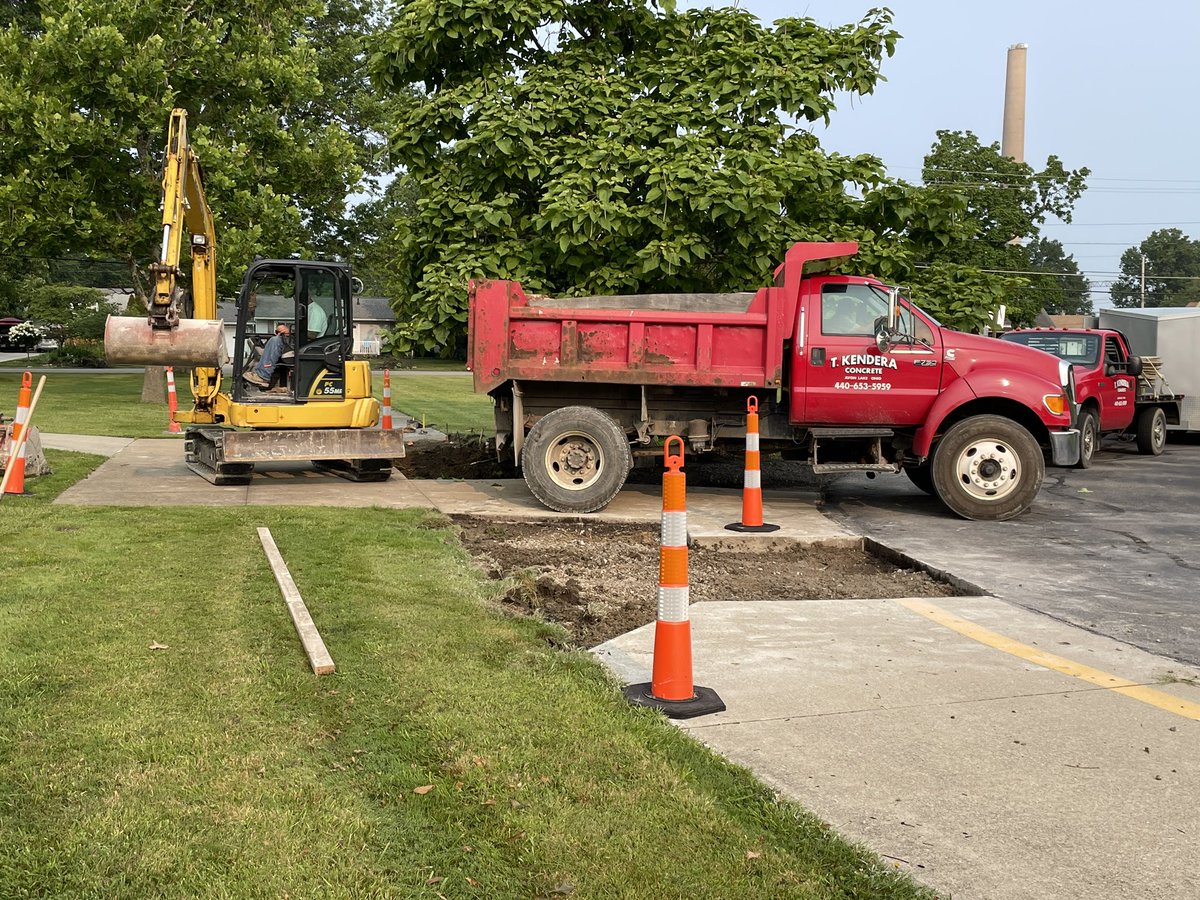 AvonLake_Ops's tweet photo. A couple of repairs to the sidewalks @WV_Wildcats happening today. @AvonLakeSchools #ALexcellence #AL101 https://t.co/uTnZUyt6Uu
