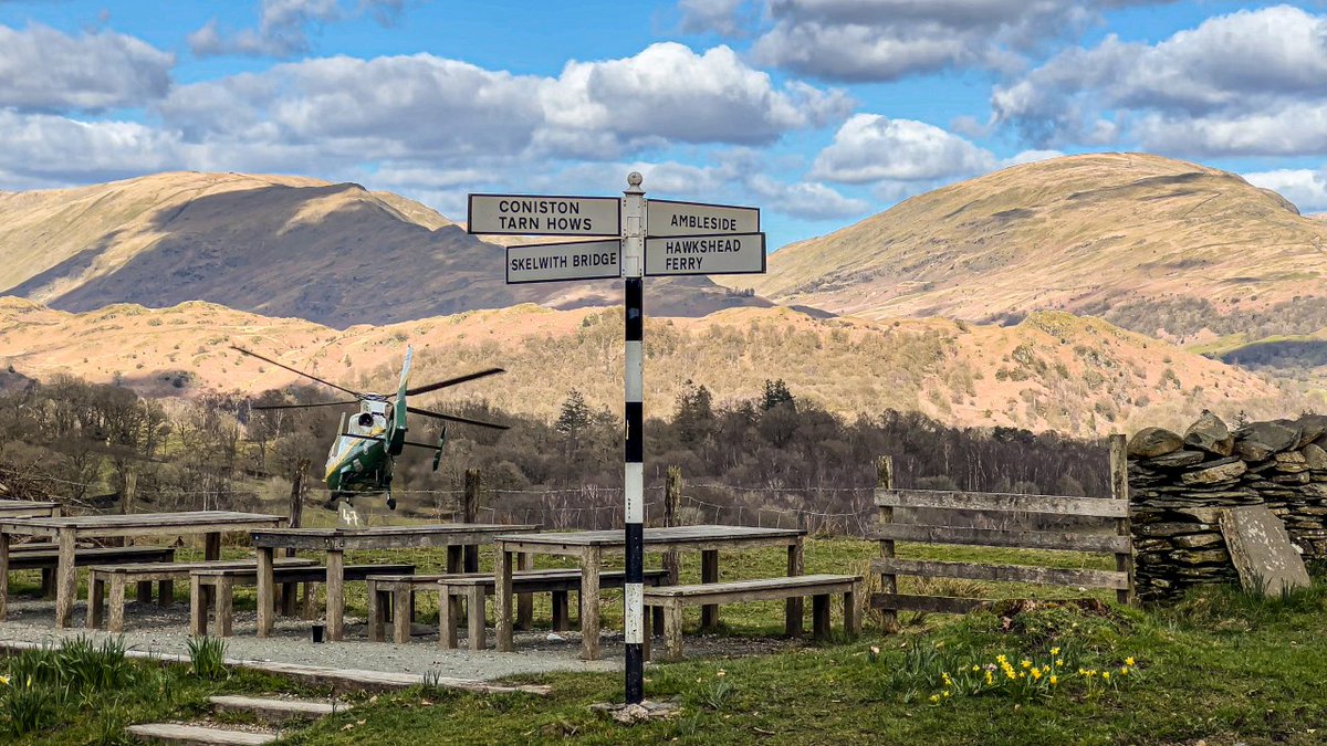 GNairambulance's tweet photo. Our pilots, paramedics and doctors are super friendly and they love nothing more than chatting to our fantastic supporters on scene, but they also have a job to do.

Follow these 10 steps to make sure you know what to do when our #helicopter lands: https://t.co/osQdutdcpK https://t.co/DOdNu127F7