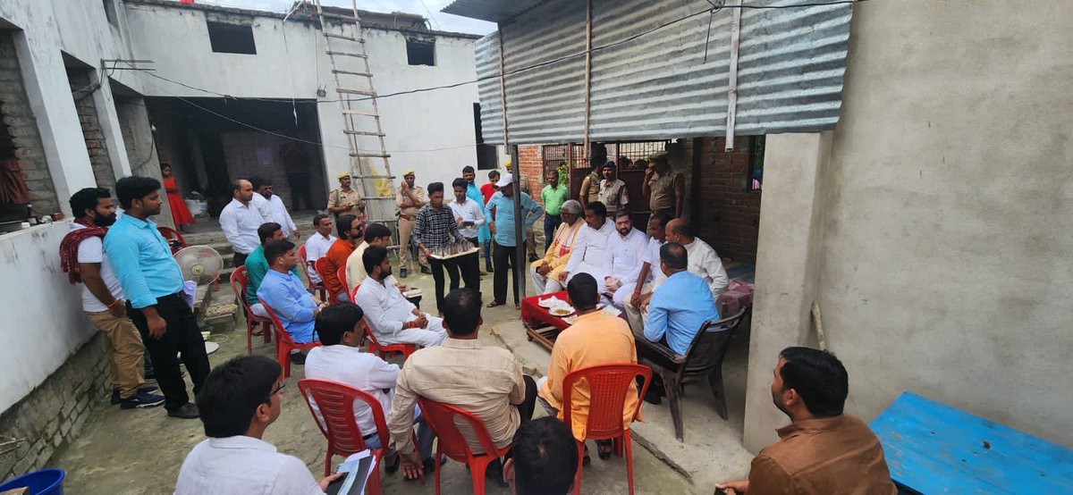 SatishSharmaBBK's tweet photo. जनपद कुशीनगर के नगरपालिका पडरौना में मलिन बस्ती का निरीक्षण किया एवं प्राथमिक पाठशाला विशुनपुर में प्रधानमंत्री आवास योजना के लाभार्थियों से भेंट किया व ग्राम चौपाल में जनता को केंद्र व प्रदेश सरकार की उपलब्धियों व जनकल्याणकारी योजनाओं के बारे में बताया।
(1) https://t.co/fw7P1Tn9lI