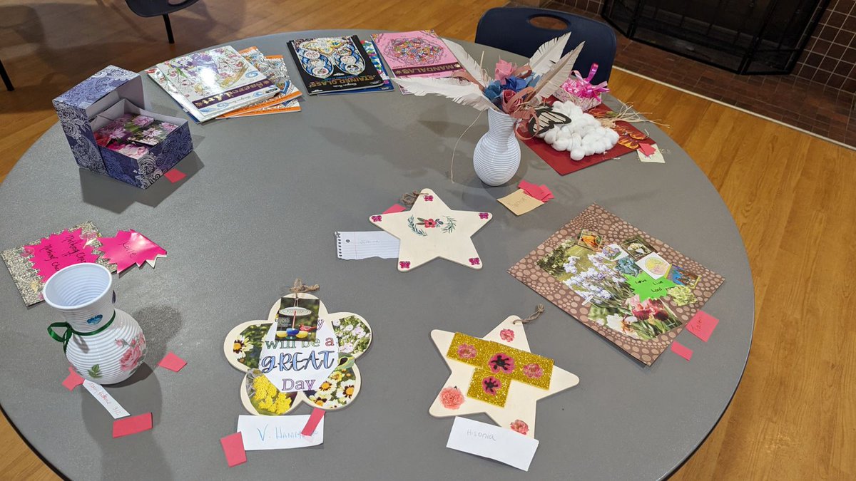 What a fun night! 🎨
Our Cornerstone ladies bonded and got #creative with open craft night! 🏆 Three talented winners were crowned and gifted beautiful purses by Small Blessings Purse Project. 🙏#BuffaloCityMission #WednesdayMotivation