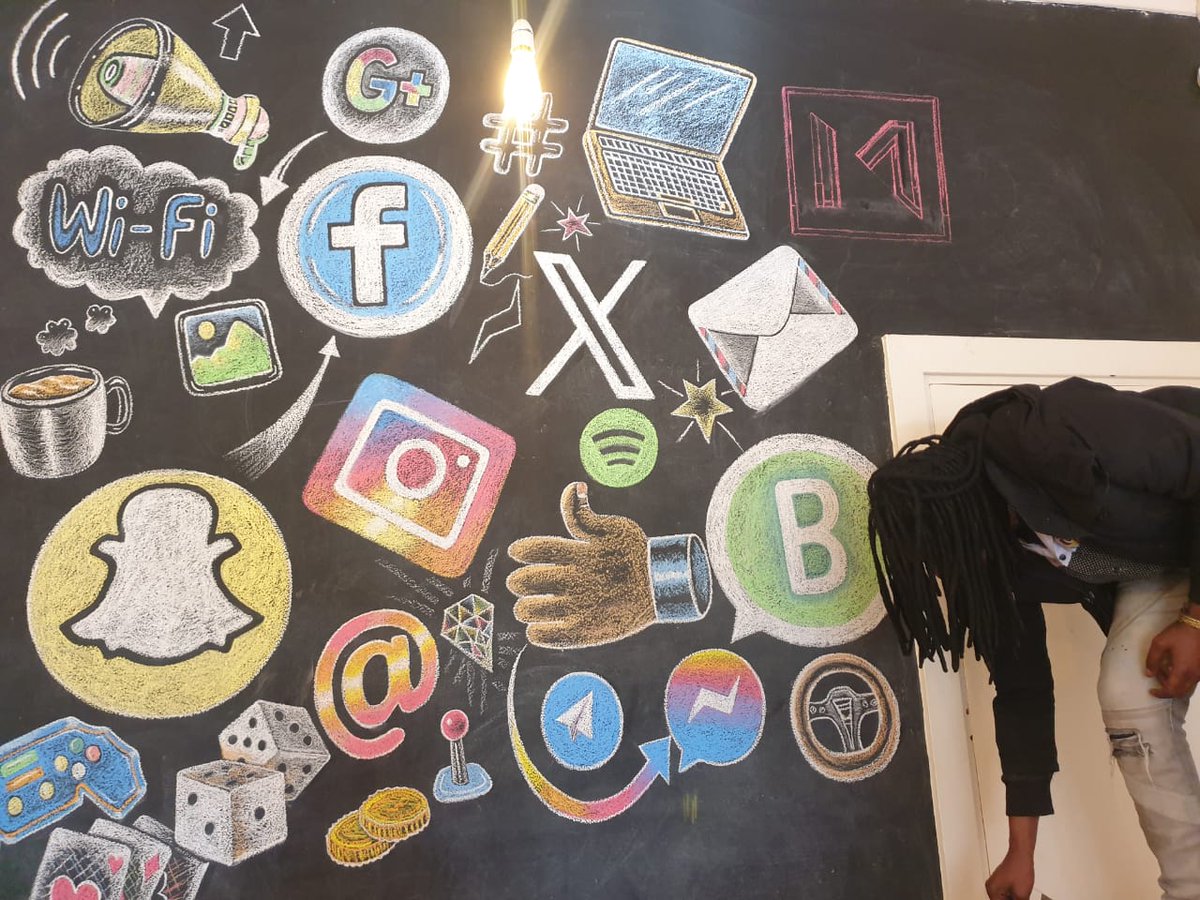 MotoRepublik's tweet image. #ManAtWork 
Shaa this is pure talent, creativity at its best. Creativity is a  mindset, its a choice and its more than just making something beautiful but meaningful. 
#Creativity #Artistic #MotoRepublik #SafeSpace #Content #SocialMedia #TakeOver