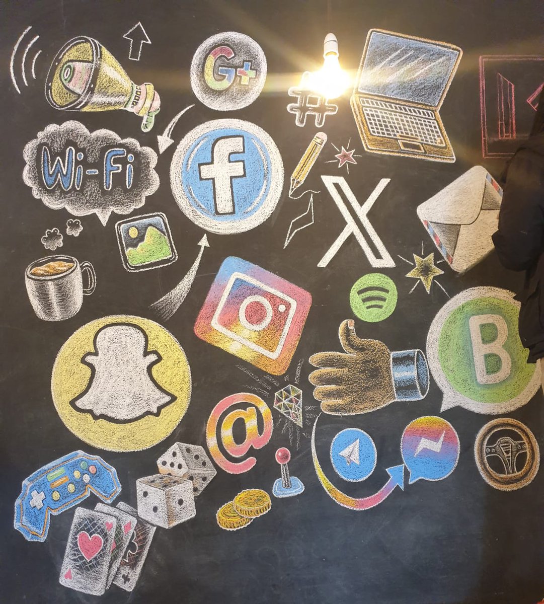 MotoRepublik's tweet image. #ManAtWork 
Shaa this is pure talent, creativity at its best. Creativity is a  mindset, its a choice and its more than just making something beautiful but meaningful. 
#Creativity #Artistic #MotoRepublik #SafeSpace #Content #SocialMedia #TakeOver