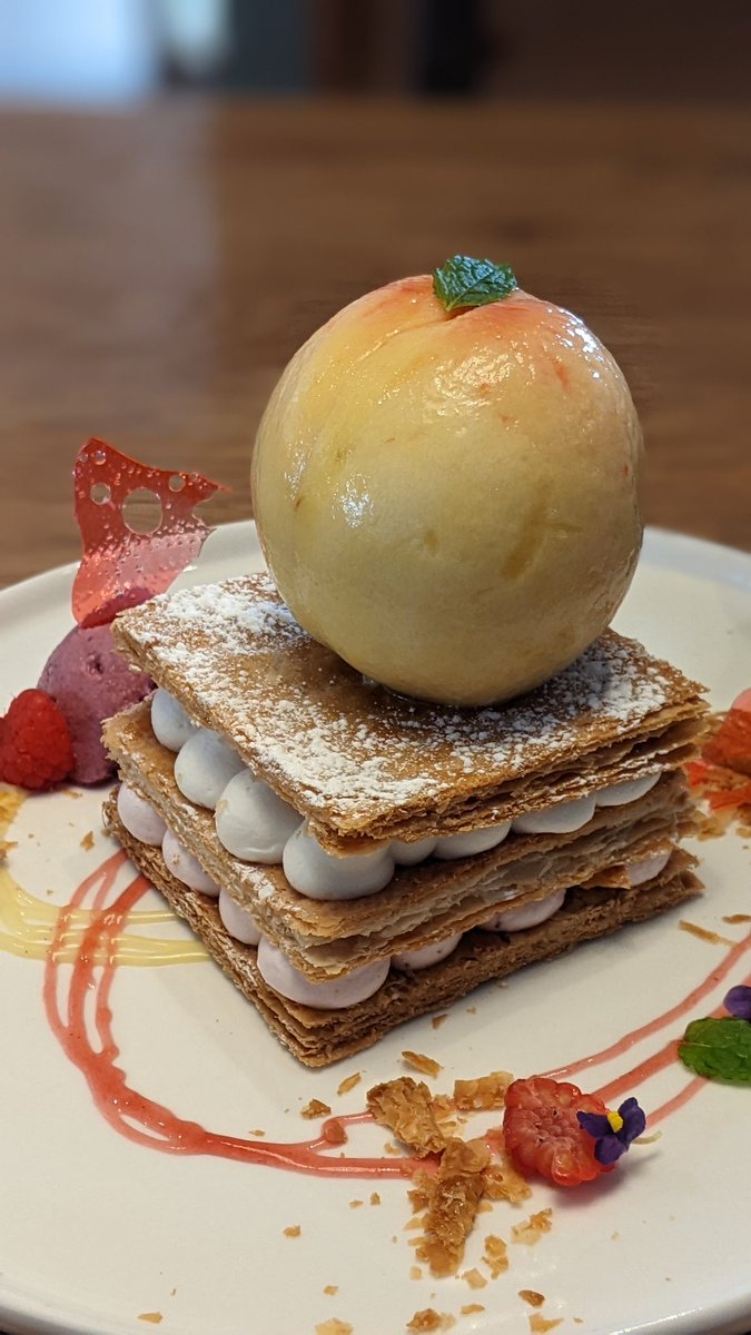 投稿できてなかったやつ！
&amp;sandさんの木曜限定桃ミルフィーユ〜😍
桃まるごとの破壊力😭✨
8月は3、10、17日に食べられるそうです！