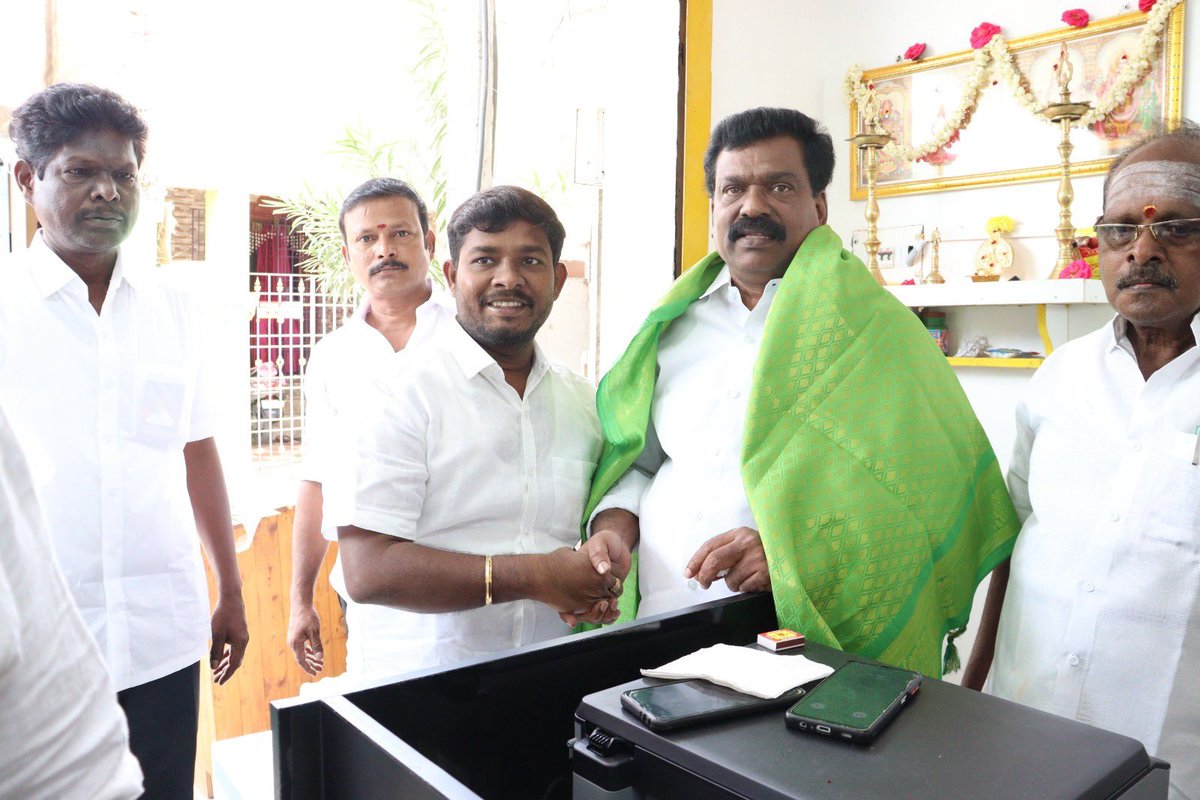 5_enterprises's tweet photo. Thank you Innokaiz team for inviting me as a Cheif guest@  I-SHOP grand opening #durgadevi #Ramesh #Suganthi #Ajay #monisha #sudha #Srinivasan #Rex #Dinesh #durai #Sukumar https://t.co/EIxN7wIBXB