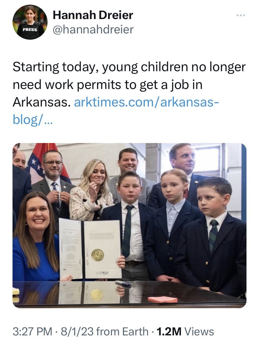 chrisiousity's tweet photo. I can't believe they released this picture with the adults all smiling and the children just standing there looking grim. https://t.co/jnxil9jKMw