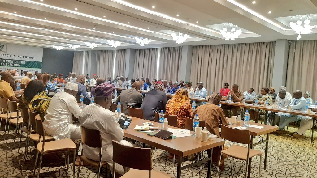 inecnigeria's tweet photo. Rotimi Oyekanmi, Chief Press Secretary (CPS) to the Chairman of INEC, outlines the goals and anticipated outcomes of the ongoing 2023 Post Election Review with Media Executives.
#PostElectionReview https://t.co/wPu7h6E8AR