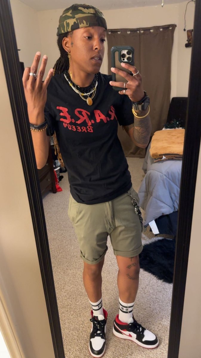 ThugAssNiggga's tweet photo. A lil toxic but the good kind 🐉 https://t.co/8PYaiqqQL1