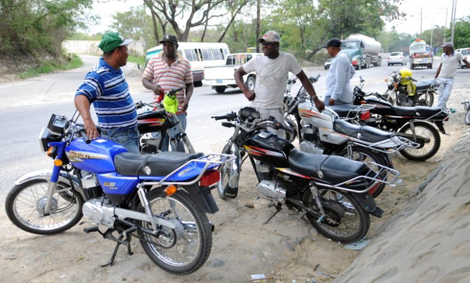 SinCortapisa_'s tweet image. #SinCortapisaMotoconchos desmienten cifras oficiales sobre accidentes de tránsito. 

LEA MÁS 👉tinyurl.com/bdf8azdr 

Cc. @INTRANT_RD @MTTChile @luisabinader
#TransitoGT #trasporte #motorcycle