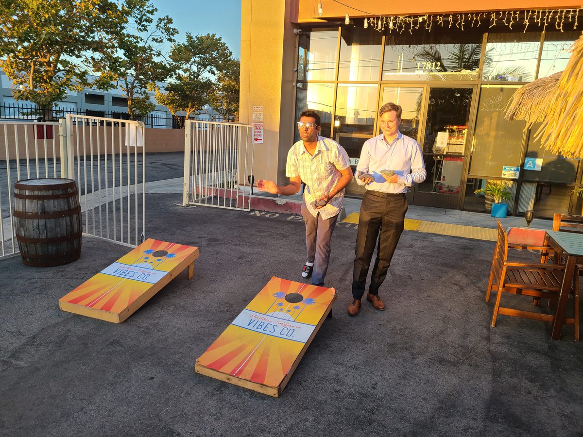 elijah_medge_'s tweet image. #Cheers to #teamCamaraderie! Gathering after hours to strengthen the ties that #bindus together. 🤝