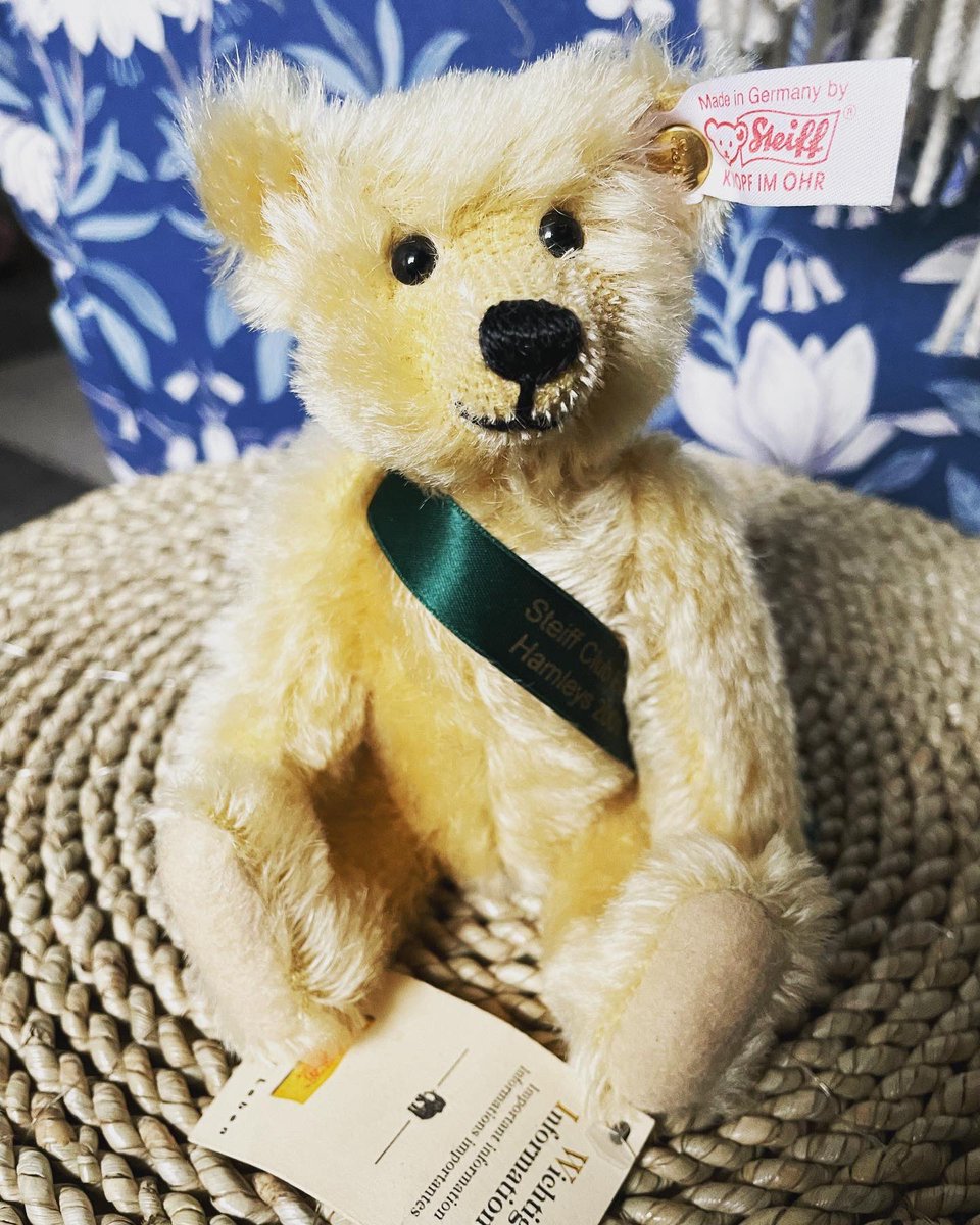 HTNantiques's tweet photo. Beautiful #steiff #bear made for #hamleys in 2001! #teddybear #steiffbear
https://t.co/zl8CPl8YNH
#MHHSBD #vintage #etsy #EtsySeller #EtsySocial #etsyfinds #EtsyGift #etsygifts #etsyshop #etsylovers #etsystore #etsybot #UKetsyRT #ListMyEtsy https://t.co/qHvdHbCC7F
