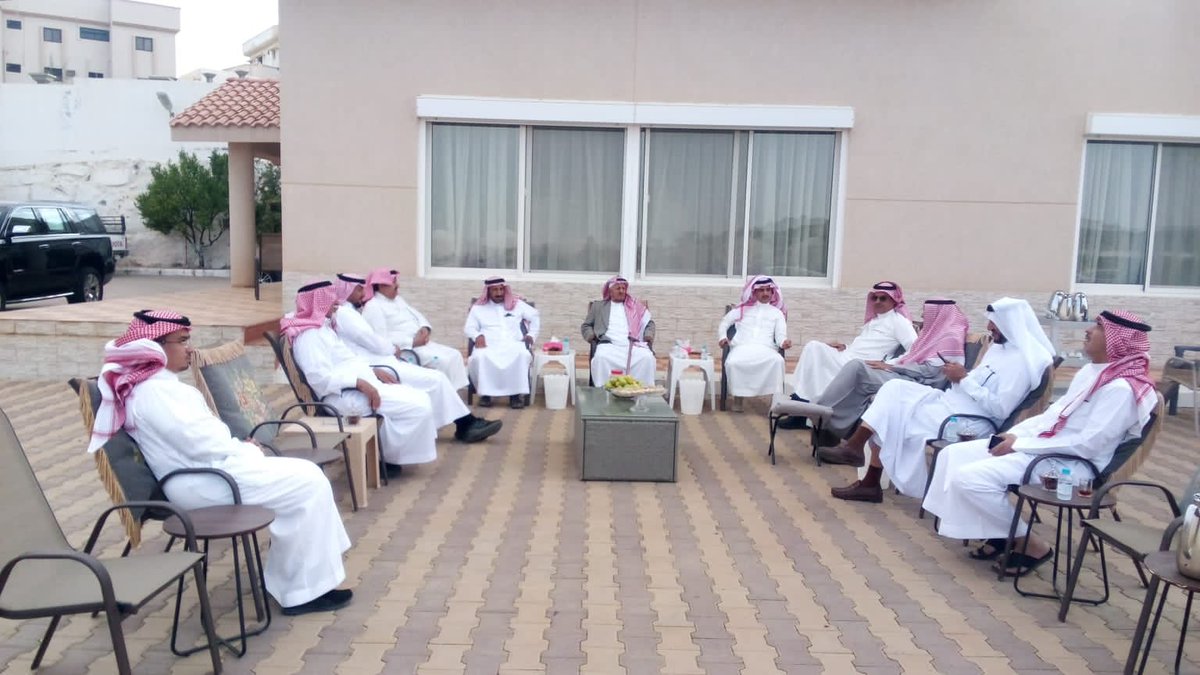 بمنزلي بقريتي العزيزة #لشعب وبحضور عدد من الاقارب والاصدقاء استقبلت  
الاخ #العميد عثمان العمري والاخ فهد الحلافي 
الذين حضرا لزيارتي  جزاهما الله خير
 وحفظ الله الجميع