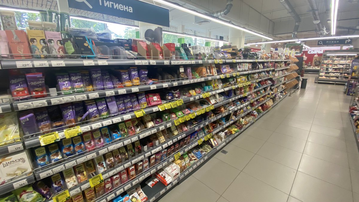 AugustLund0's tweet photo. If this is how sanctions work!? I think majority of the worlds population wants to be sanctioned then. Every single brand from #nestle, #pepsi, #Kellogg ,#mondelez , #carlsberg , #Unilever, #P&G, #colgate #inbev #diageo etc is in Russia and at cheaper prices than in EU https://t.co/FAVZgP5YhX