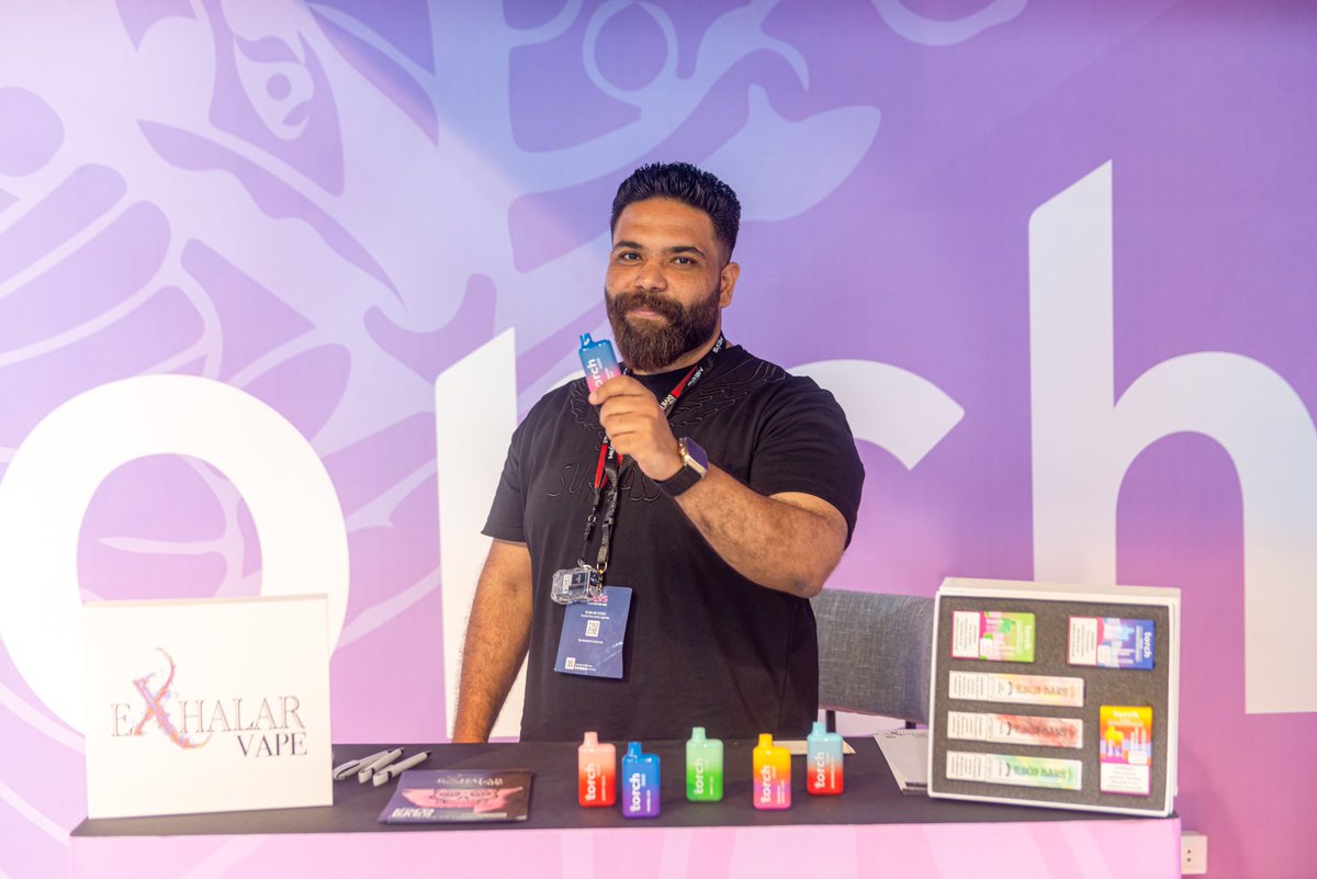 exhalarvape's tweet photo. We are pleased to see you @a7med_el_sayed_eg in Exhalar vape luxurious booth at @mevs_expo 2023 🔥✨️

#exhalarvape #exhalar #vape #vapes #escobars #torch #disposable 💨
#MEVS #vapeexpo2023 #cairo #egypt #expo #vapeexpo #cootyevents #ahmedcooty #luxury
#cootyevents
#cootyimages https://t.co/bmu3Szji2f