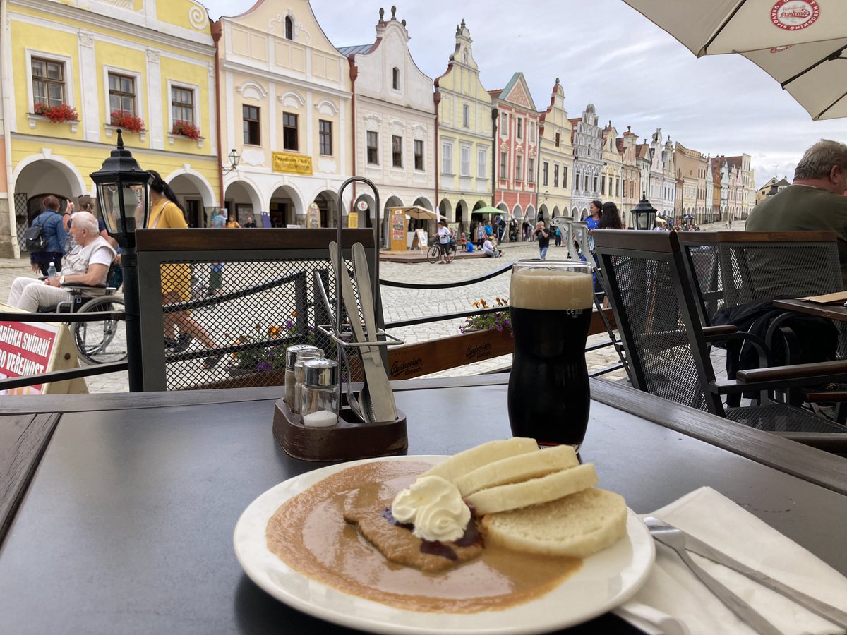 euro_tour's tweet image. テルチ(🇨🇿チェコ)。
本日の風景より。
①昼食
昼食にチェコ料理スヴィーチュコヴァーをいただきました。サーロインステーキに特製のソースが美味な逸品です。美味い😋
#チェコへ行こう