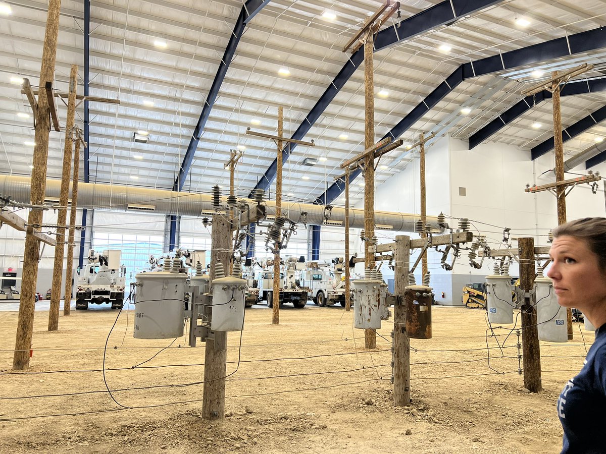 kendra2828's tweet image. So impressed with our visit to State Tech today and can’t wait to share some of the info with my students. Too bad I didn’t get to drive any of the machinery though. 😜🤣@statetechmo @FhcMACScholars #fhsdlearns #fhsdbettertogether