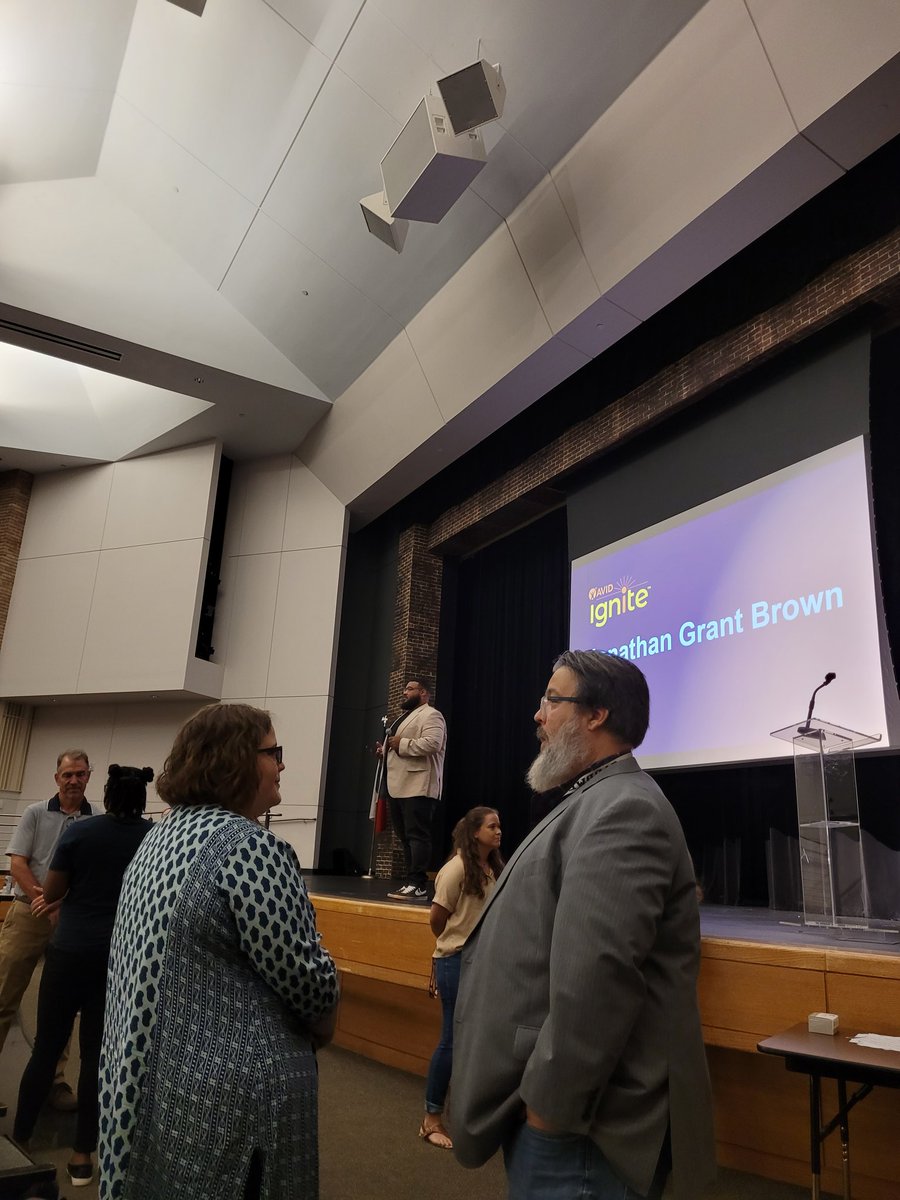 SendMawesome's tweet image. When the fabulous @JGBspeaks and #Ignites your team, you make sure they&apos;re fed! Our @IrvingISD teachers will head into their training rooms shortly, to begin their journey to #Interrupt.
@AVID4College #AVIDIgnite