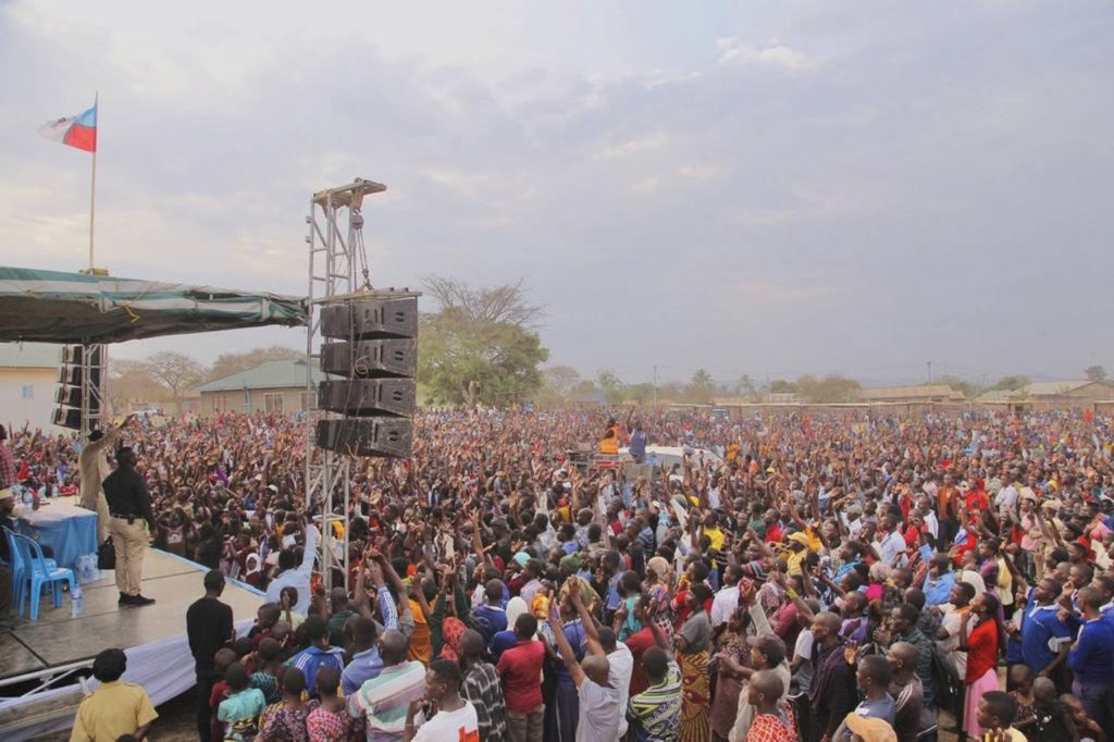 IAMartin_'s tweet photo. Nyehunge-Buchosa. Hapa mbunge ni @ericshigongo na lazima ajiulize, ni kweli 2020 alishinda uchaguzi au alipachikwa? Anyways, hapa siyo mjini, ni kwa wakulima wa pamba, na tumezungumza lugha moja, tumewlewana, hawaitaki CCM. https://t.co/XJBcS3IzSS