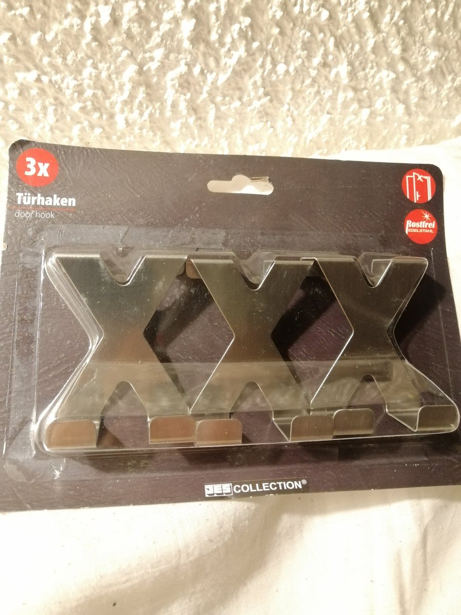 pizzaital's tweet photo. 2/ 

🔸#THREAD ⏫ #X 

...soeben vom kurzen Einkaufs~ Tripp nach Hause angekommen.

Was ist mir im Discounter in der Hand gefallen...Türhaken mit X.
ist das ein Zufall dachte ich❓.

Nun diese X's haben eine schöne Farbe...silber &amp; rostfrei aus Edelstahl.

[#DoorHook #Hook...] https://t.co/XtVmWDb966