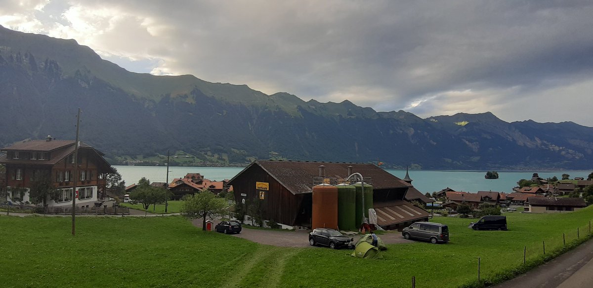 Camping à la ferme avec vue sur le Lac de Brienz. Magnifique !