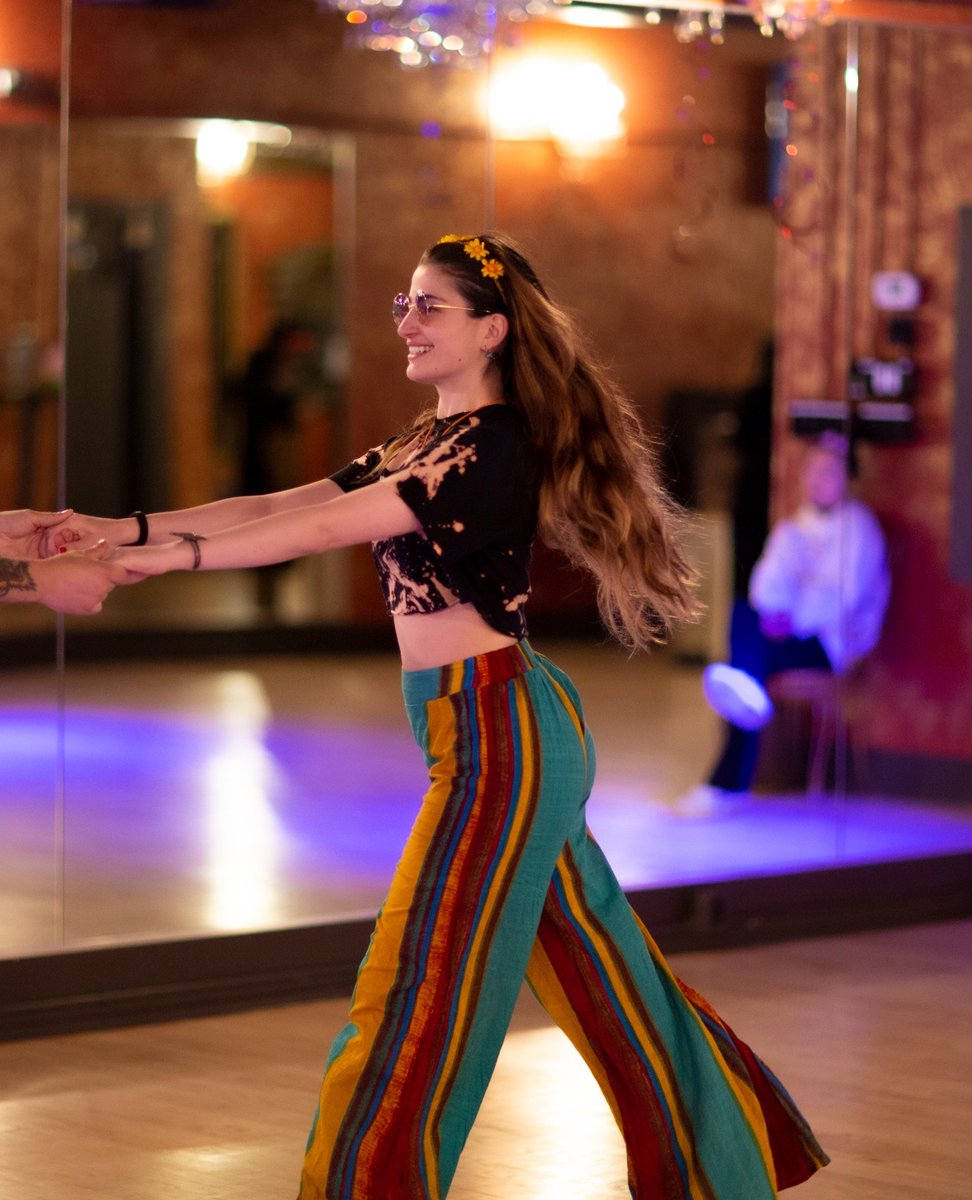 DanceWithMeUSA's tweet photo. You're invited! 🎉🥳
DWM studios throw parties & group classes every month to hang out with the #DWMFAM and practice your moves.👯♀️ Call your studio to see what's goin' on this month! ✨
#danceclass #dancefriends #danceparty https://t.co/vRM6dRXloq