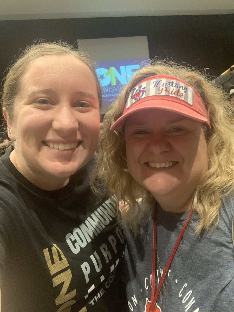 Keiserml's tweet photo. LISD Feeder Pep-rally! So excited to have my daughter in the LISD family. https://t.co/XPC8AXzL43