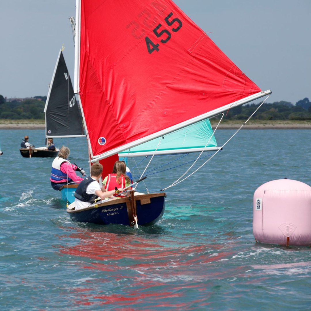 RLymYC's tweet image. If members want something to do on Sun 20th August, look no further! Entry is open for our annual Scow Figure of 8 Race. This 3-race series is free to enter, with the first warning signal at 12:57. Scows are  available to hire for £5. Enter now: ow.ly/wLtO50PqCkT  #teamlymo