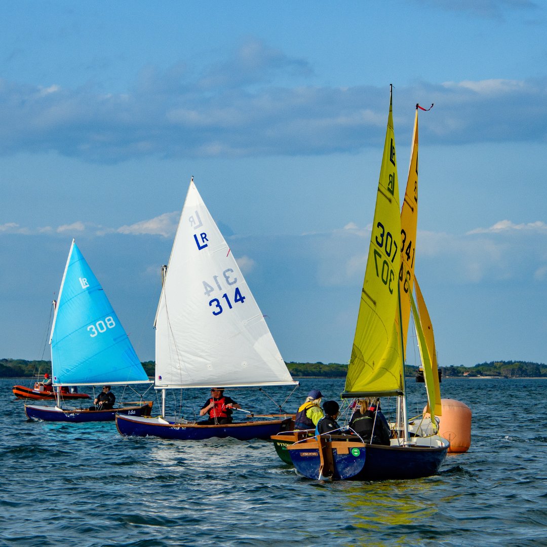 RLymYC's tweet image. If members want something to do on Sun 20th August, look no further! Entry is open for our annual Scow Figure of 8 Race. This 3-race series is free to enter, with the first warning signal at 12:57. Scows are  available to hire for £5. Enter now: ow.ly/wLtO50PqCkT  #teamlymo