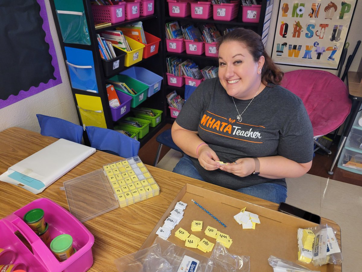 Aphillips4life's tweet photo. @HeggertyPA training this morning @lifeschools and Ms. Stringfellow 1st grade @lifelancaster is already organizing the work! #lschat we are so excited! Thanks @HeggertyPA https://t.co/76V0yuOg0L