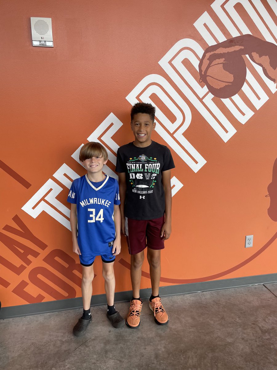 Fun week at the <a href="/PooBasketball/">Kickapoo Basketball</a> camp with my friend Carson.  Thanks coaches and players for making us better.  Next up Kings Basketball Camp followed by <a href="/DanaBBallCamps/">Dana Ford Basketball Camps</a> at the Fieldhouse.#hoops #work