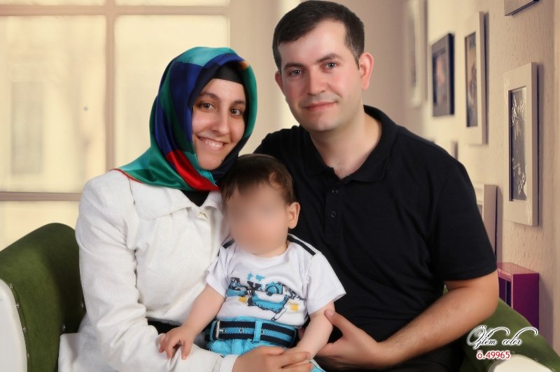 Kitmirin_biri's tweet photo. Yine Bir Kadın
Yine Hamile Bir Bayan
Yine TUTUKLANDI

KHk'lı Öğretmen Seher Hanım'ın Eşi Caner Dursun:
Eşim zor bir hamilelik geçiyor. İlk çocuğumuz düşük olmuştu,yeni doğacak çocuğumuz için endişeliyiz.En azından ev hapsi dahil adli kontrol istiyoruz 

KayıplarYok AilelerPerişan https://t.co/nAODfsgYnI