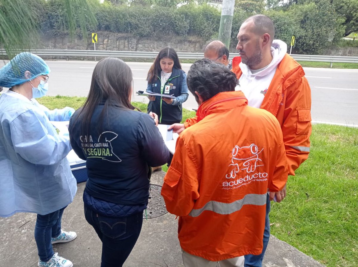 EMSERCHIA1's tweet photo. contratado por Emserchía E.S.P., el cual está acreditado por el IDEAM y el Organismo Nacional de Acreditación de Colombia (ONAC). Con ellos, se llevó a cabo la toma de muestras de agua potable dentro del proceso que diariamente realiza la Empresa Prestadora en los veinte puntos https://t.co/PnbMMOTDe7