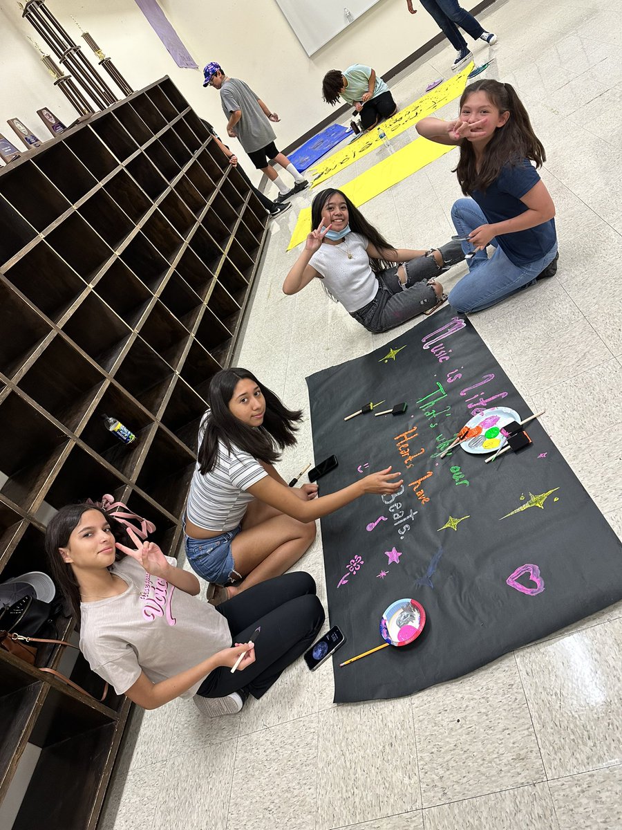 choir_bowie's tweet photo. We had a blast yesterday at our Poster Painting Party!! So happy to see a few of our 8th graders to help us get our room ready for the beginning of the year!!💜🎶 #bowiechoir @BowieMSOdessa @ECISD_FineArts https://t.co/3T5ex6Zkzb