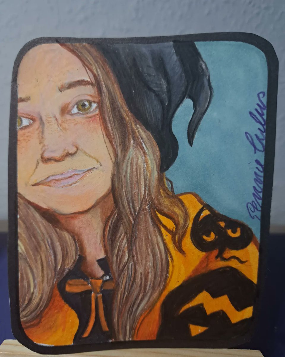 PennieCulus's tweet photo. Two Hours Drawing for fun and for practice 🎃 - Prismacolor on Paper ✨
#pennieculus #inspiration #illustration #art #drawing #painting #traditionalart #traditionalartwork #colouredpencilart #colouredpencils #prismacolor @PrismacolorUS https://t.co/44K3C7fdkX