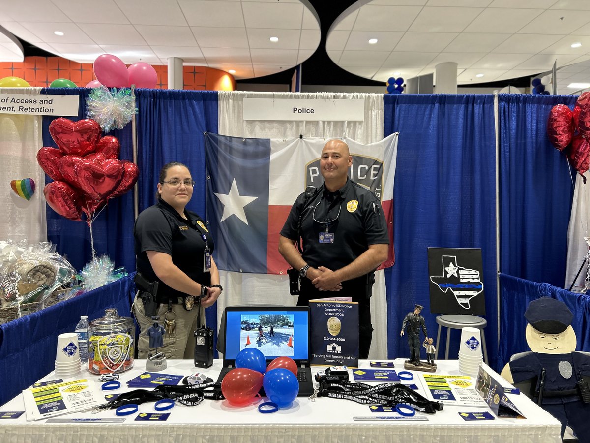 Come stop by our table at the Leadership Department Fair at Sam Houston High School! We'll be here tomorrow as well, come speak with one of us and learn about what we do with the district. #SAISDFamilia #SAISD