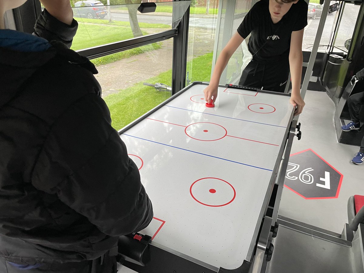 Foundation92's tweet image. The #F92 Mobile Youth Zone is in full swing!

Young people from the local area are having a go on the PS5, Air Hockey and Virtual Reality gaming! 🕹😃

#tfgm