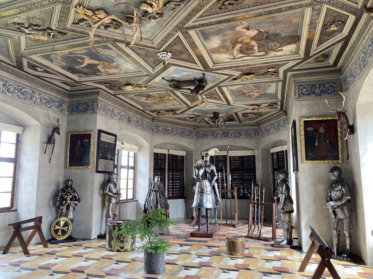 euro_tour's tweet image. テルチ(🇨🇿チェコ)。
本日の風景より。
②テルチ城
城内のガイドツアーに参加しました。
#チェコへ行こう