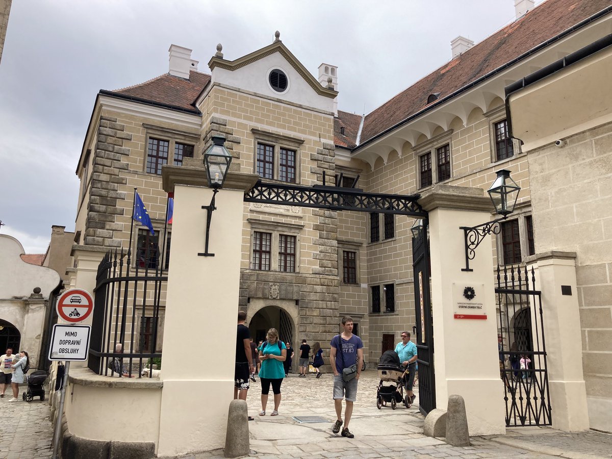 euro_tour's tweet image. テルチ(🇨🇿チェコ)。
本日の風景より。
②テルチ城
城内のガイドツアーに参加しました。
#チェコへ行こう