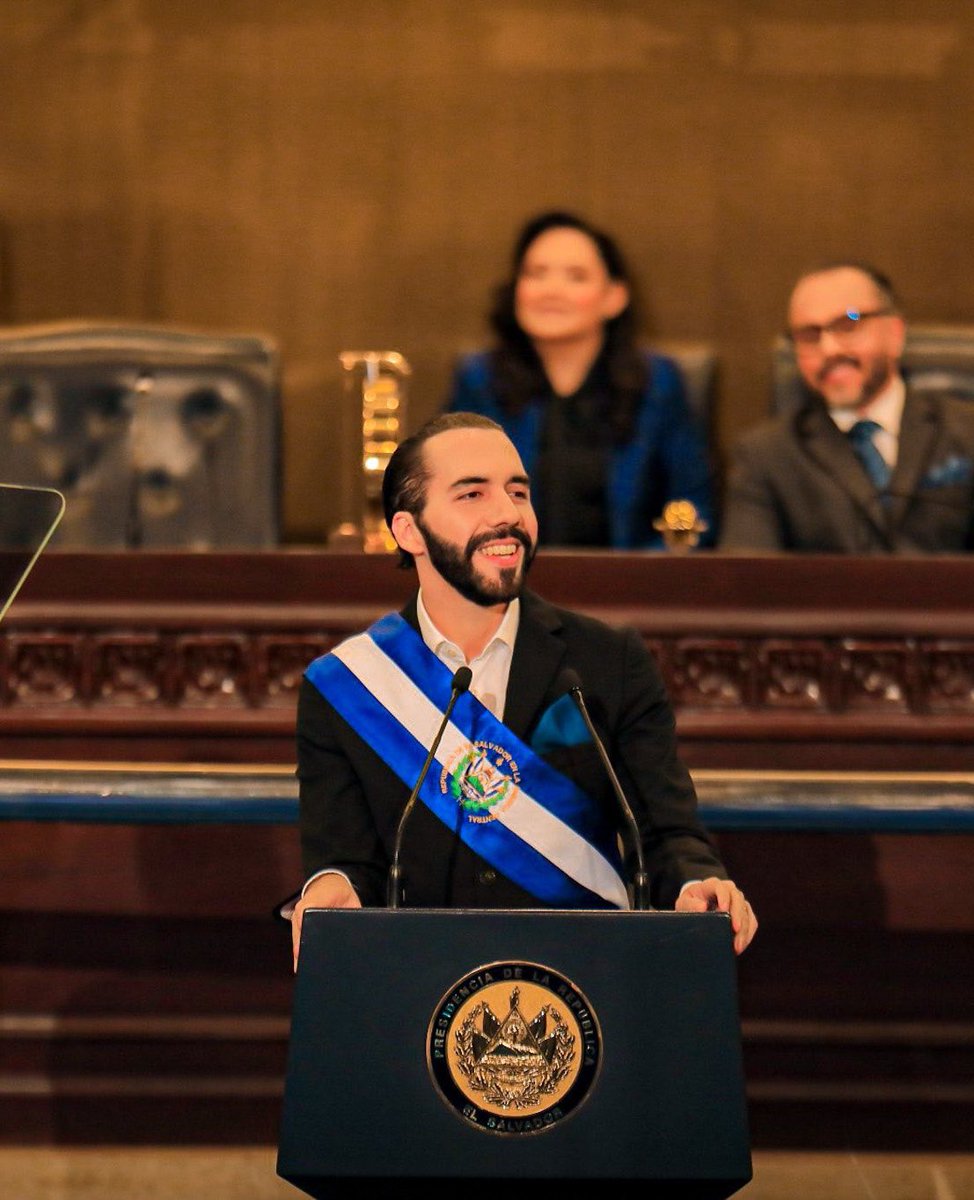 Levanta la mano ✋🏼 si te gusta el estilo Nayib Bukele de aplicarle MANO DURA y TODO EL PESO de la LEY a los criminales, así lloren y se quejen los defensores de delincuentes.