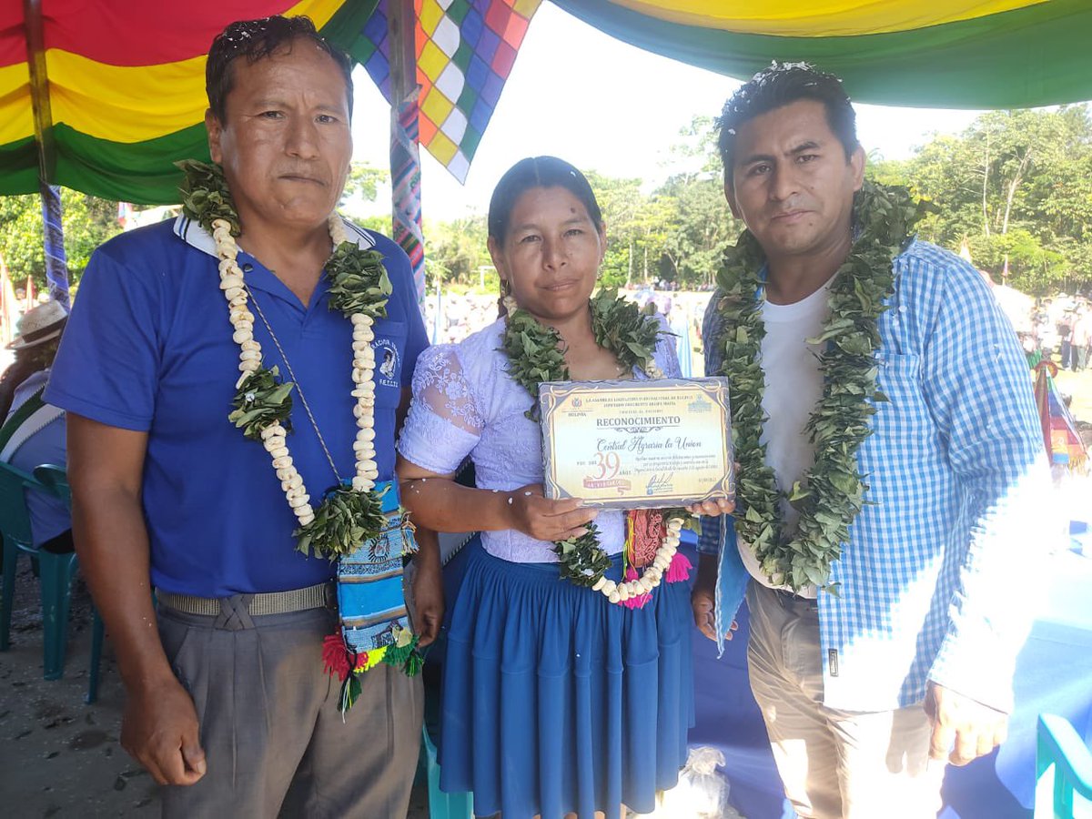 #Ahora estamos presentes en los actos cívicos de conmemoración del 39no Aniversario de la  “Central Agraria la Unión”, afiliada a la Federación Especial de Trabajadores Campesinos del Trópico #Cochabamba.
#LealesSiempreTraidoresNunca