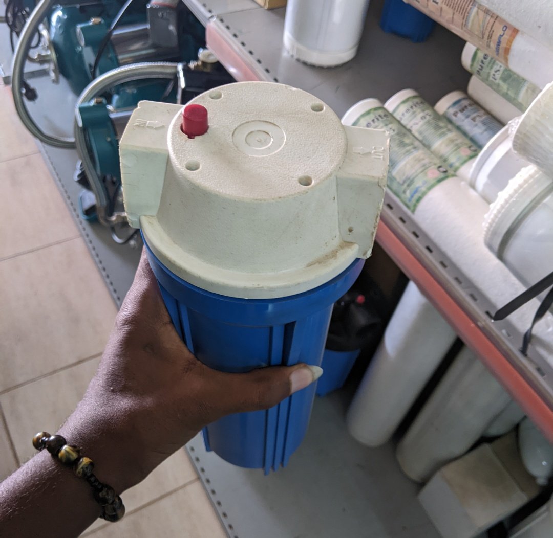 EdgardRW1's tweet photo. Barababeshye birambabaza nnh singombwa kwirirwa wirukankana igicupa ngo ugiye kugura amazi kd usize umugezi wamazi iwawe🥴🥴 Ubu nnh wakoresha tuno tuyunguruzo twabugenewe ukisukurira amazi💦 iwawe cg kubigo byamashuri for more infos Mpamagara cg DM is always open 4r business 👌 https://t.co/qh12O8Qc5P