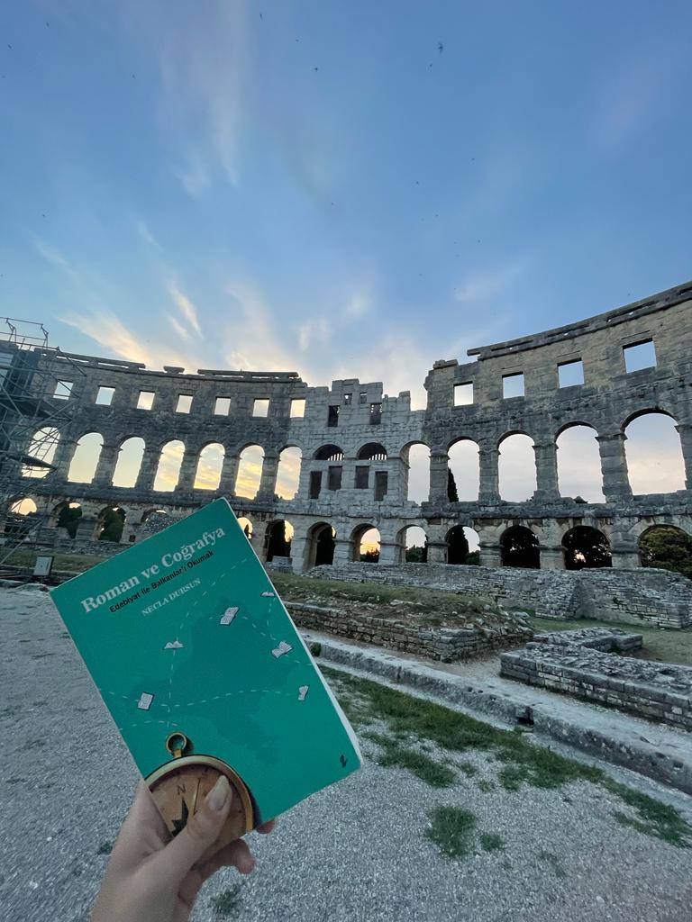 NeclaDursun14's tweet photo. Roman ve Cografya Pula'da.
Hırvatça "Pula , İtalyanca "Pola", Almanca "Polei", Slovence "Pulj" olarak anılan şehrin Neclaca adı "Eçgi" yani; en çok görmek istenenlerden.
#pula #croatia #pola #polei #pulj #hırvatistan https://t.co/gPnAwPcgc9