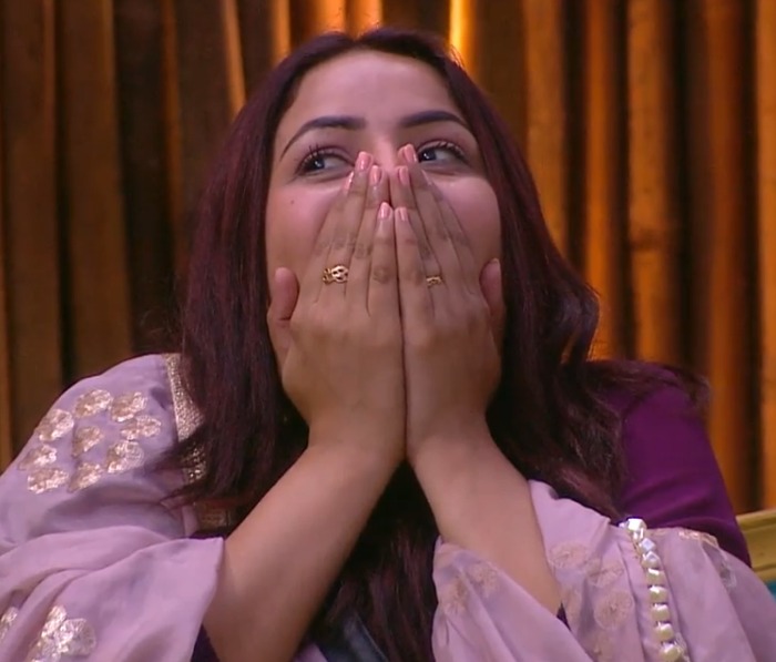 TheHottestDevil's tweet photo. Sana ne kyuki sirf Abu ji ko heart diya sana is safe 🤣

Sid: Sana kya smart hai be tu 😂
EP 02
#BB13RewatchParty #SidNaaz #SidharthShukla #ShehnaazGill https://t.co/hfHQfRETUk