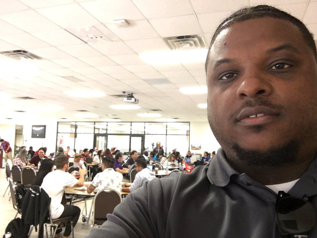 HoseaPipkins's tweet photo. Got a big crowd for Edgenuity Tutor training. Digital Learning Specialist Belinda Howell has  an engaging presentation. @AnnMWaite @EricLevels @andiesoliz https://t.co/gQ0ruRx2UI