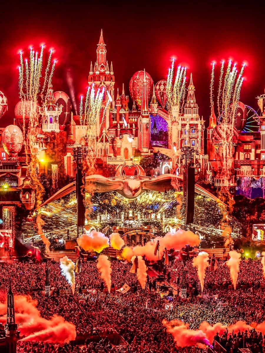 Festseasonmedia's tweet photo. Defqon.1 and Tomorrowland will celebrate their 20th anniversary in 2024 🧡

(📸 via @Q_dance, @tomorrowland) https://t.co/FYngFnwTyT