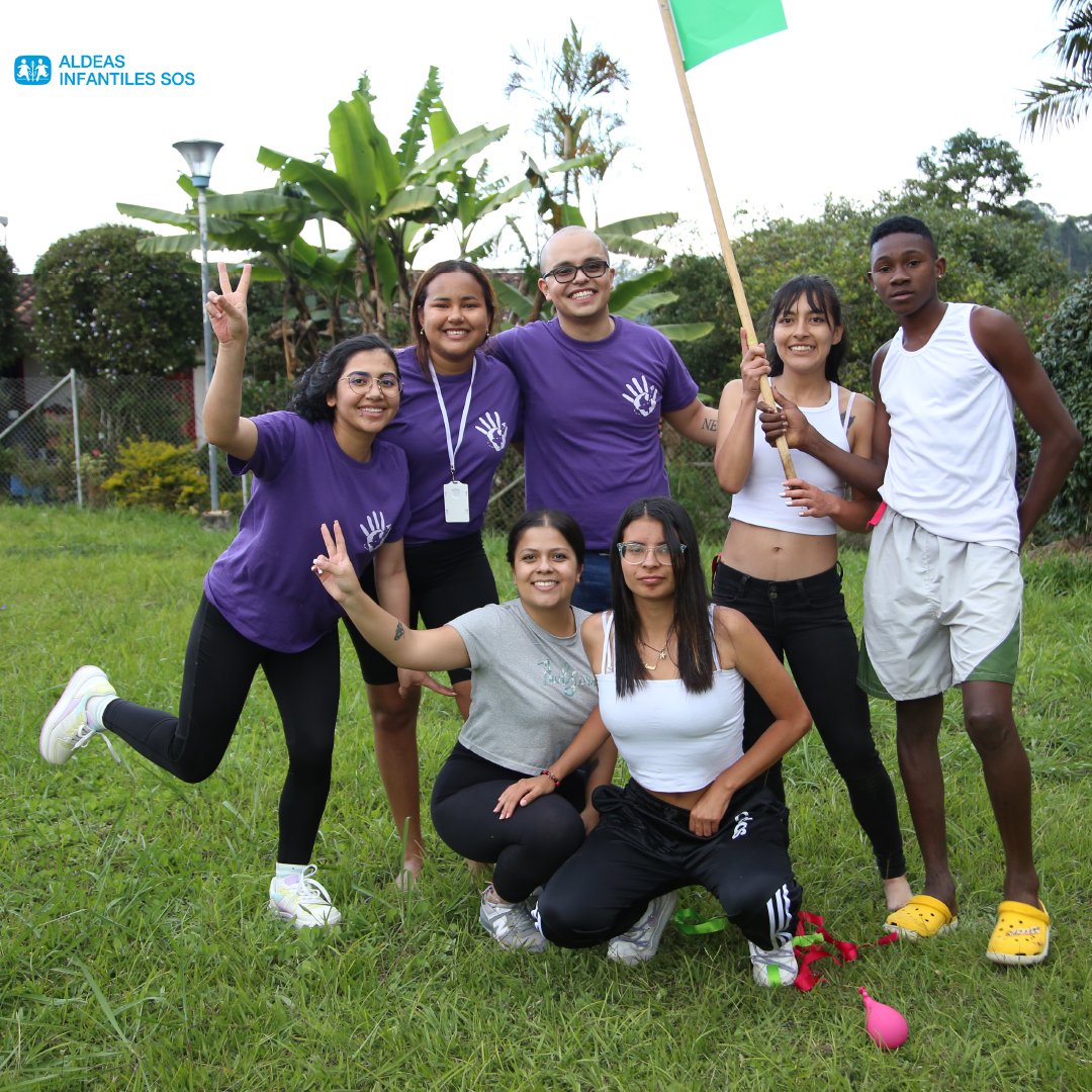 AldeasColombia's tweet image. Durante el segundo día del Encuentro Nacional de la Red SOS por Colombia, los y las jóvenes fortalecieron sus conocimientos sobre liderazgo, gobernanza y participación, por medio de charlas con expertos y actividades lúdico-pedagógicas.🤗💜

#SomosAldeas #RedSOS #Juventud