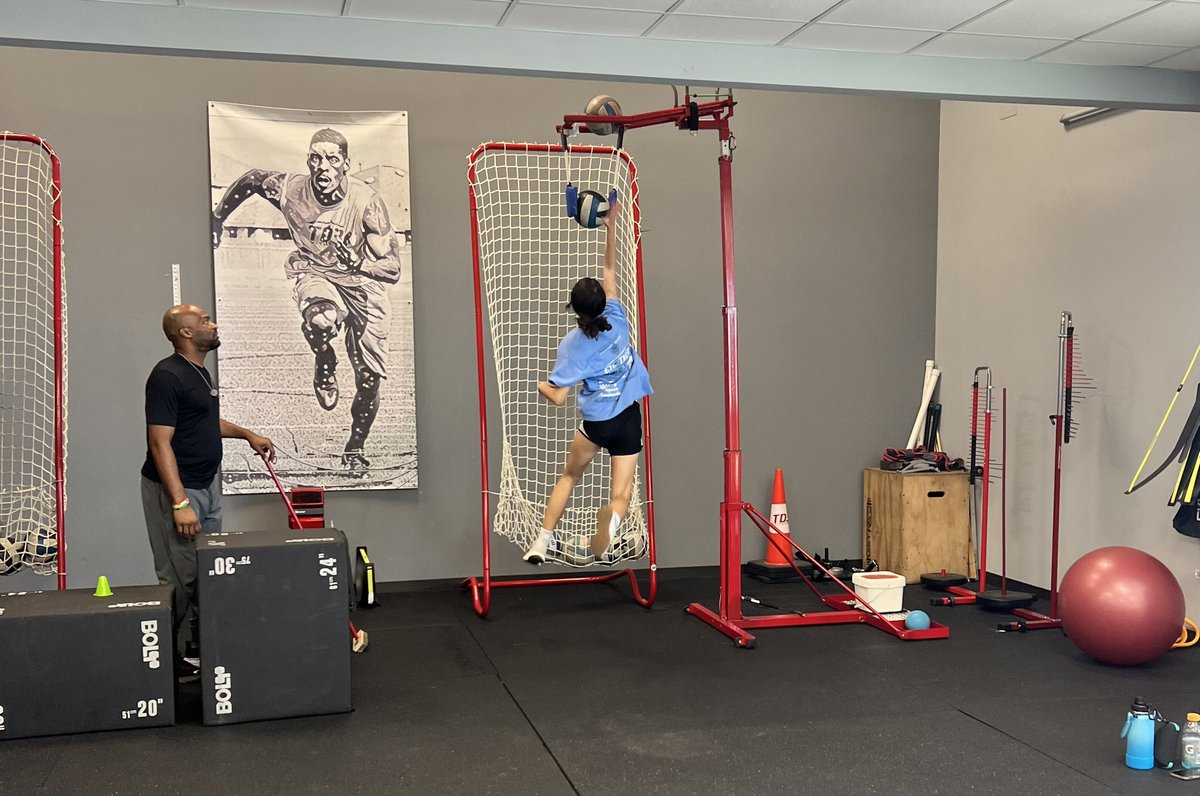 Shellshocked23's tweet image. Talent is a gift. Hard Work is a CHOICE! Love that Emma pushes herself (even if harder than she should sometimes) for her goals! @LPLadyBullpups #jumptraining #td3fitness