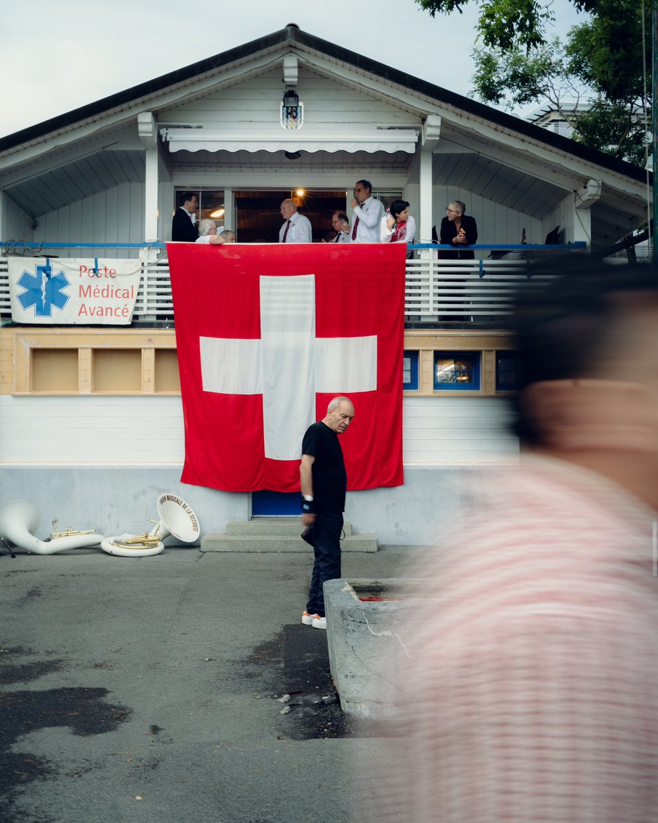 dincali9's tweet photo. #Switzerland #streetphotography #photography https://t.co/Q0yS7eDrUF
