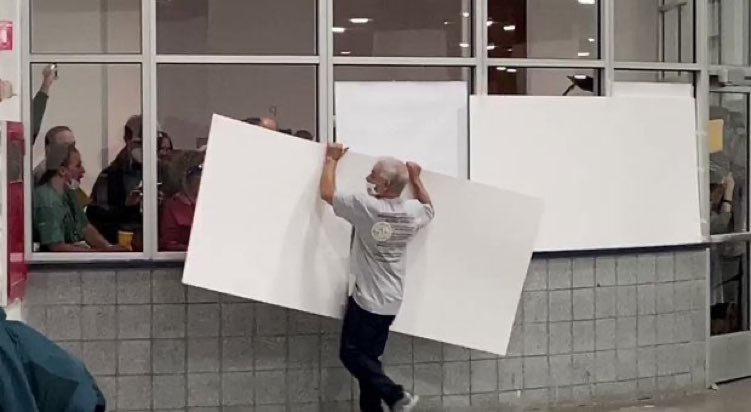 amuse's tweet photo. What were they hiding? https://t.co/nNJakdXcNd