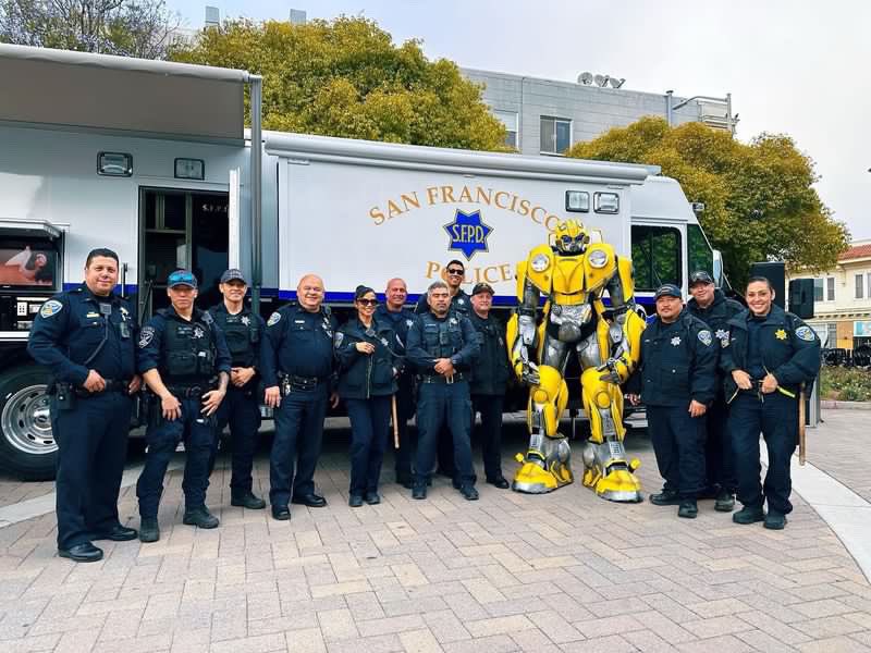 JoinSFPD's tweet photo. Yesterday was National Night Out and we hope everyone had a great time eating, hanging out, and meeting some of @sfpd!
@SFSAFE #Nationalnightout #Nationalnightout2023 #SFPD #joinSfpd #SanFrancisco #SF https://t.co/GQO6vvOM39